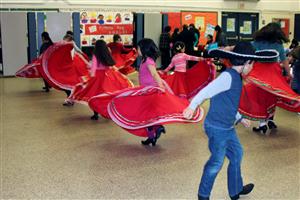 young ballet folklorico dancers 